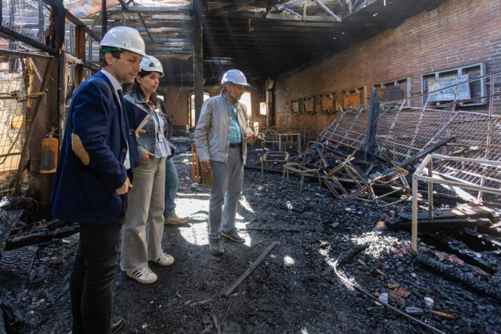 Autoridades coordinan acciones conjuntas tras incendio en Espacio Prat