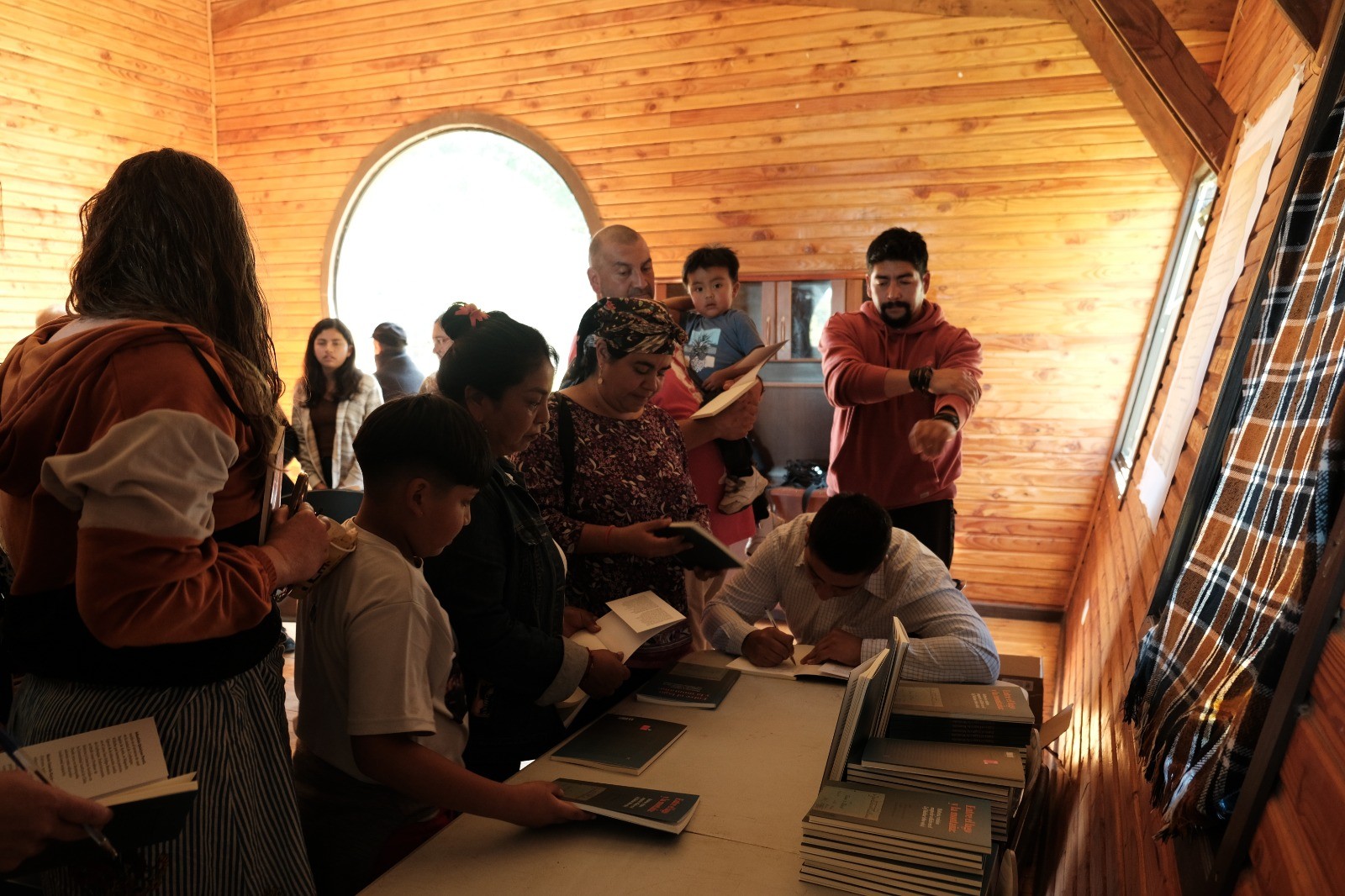 Con publicación rescatan historia y memoria mapuche-williche del lof Maihue