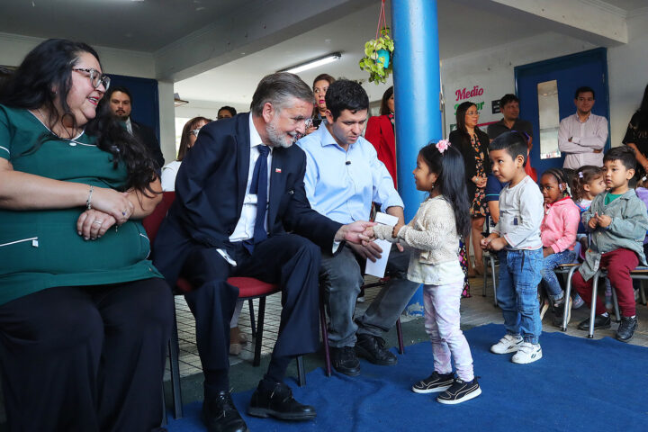 Ministro Francisco Undurraga lanza Mes del Libro