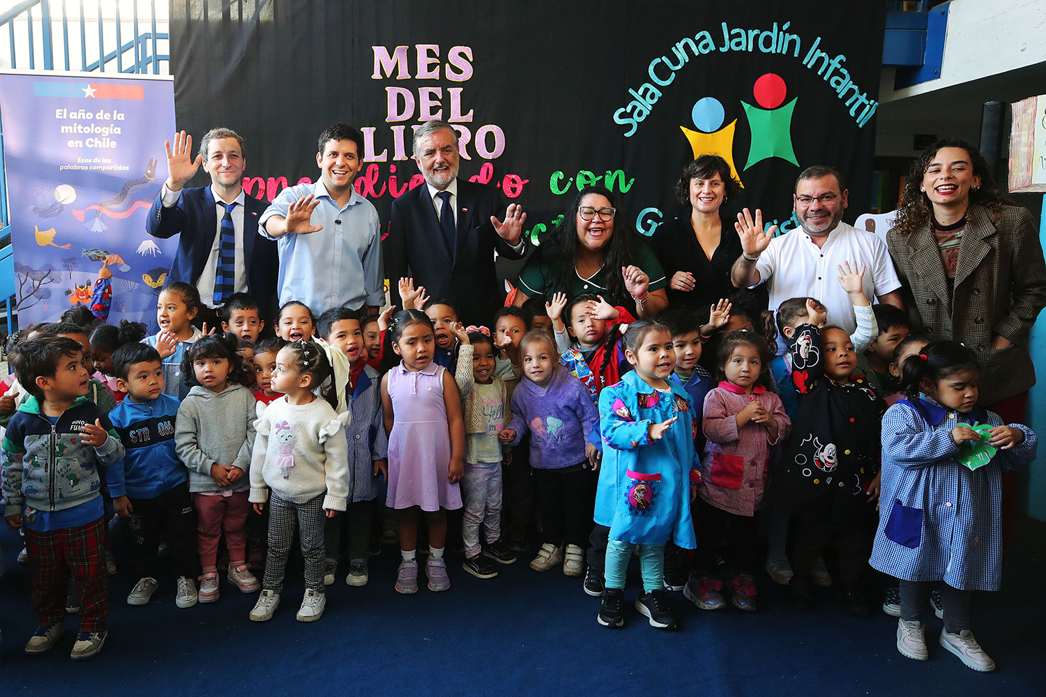 Ministro Francisco Undurraga lanza Mes del Libro