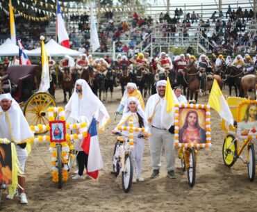 Ministro de las Culturas participó en la Misa de Cuasimodo en Lo Barnechea