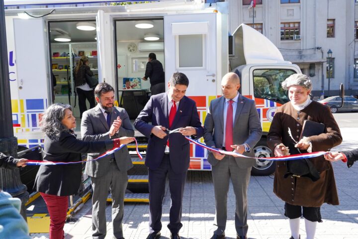 Día del Libro: Región del Maule suma un nuevo Bibliomóvil