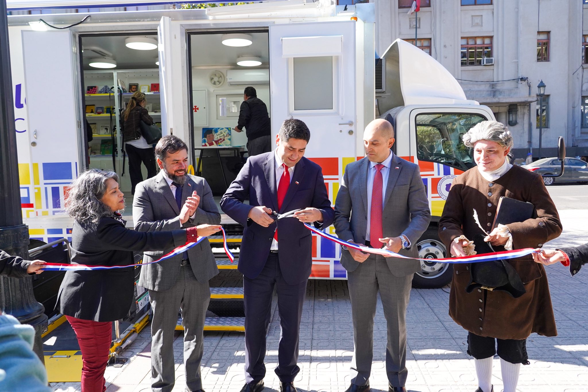 Día del Libro: Región del Maule suma un nuevo Bibliomóvil