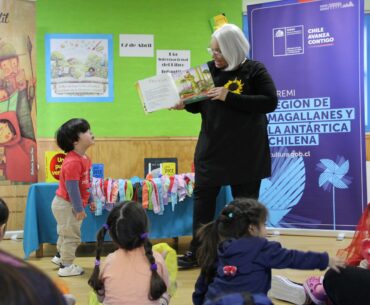 Magallanes inicia el Mes del Libro con emotivo homenaje a la escritora Rosamaría Solar