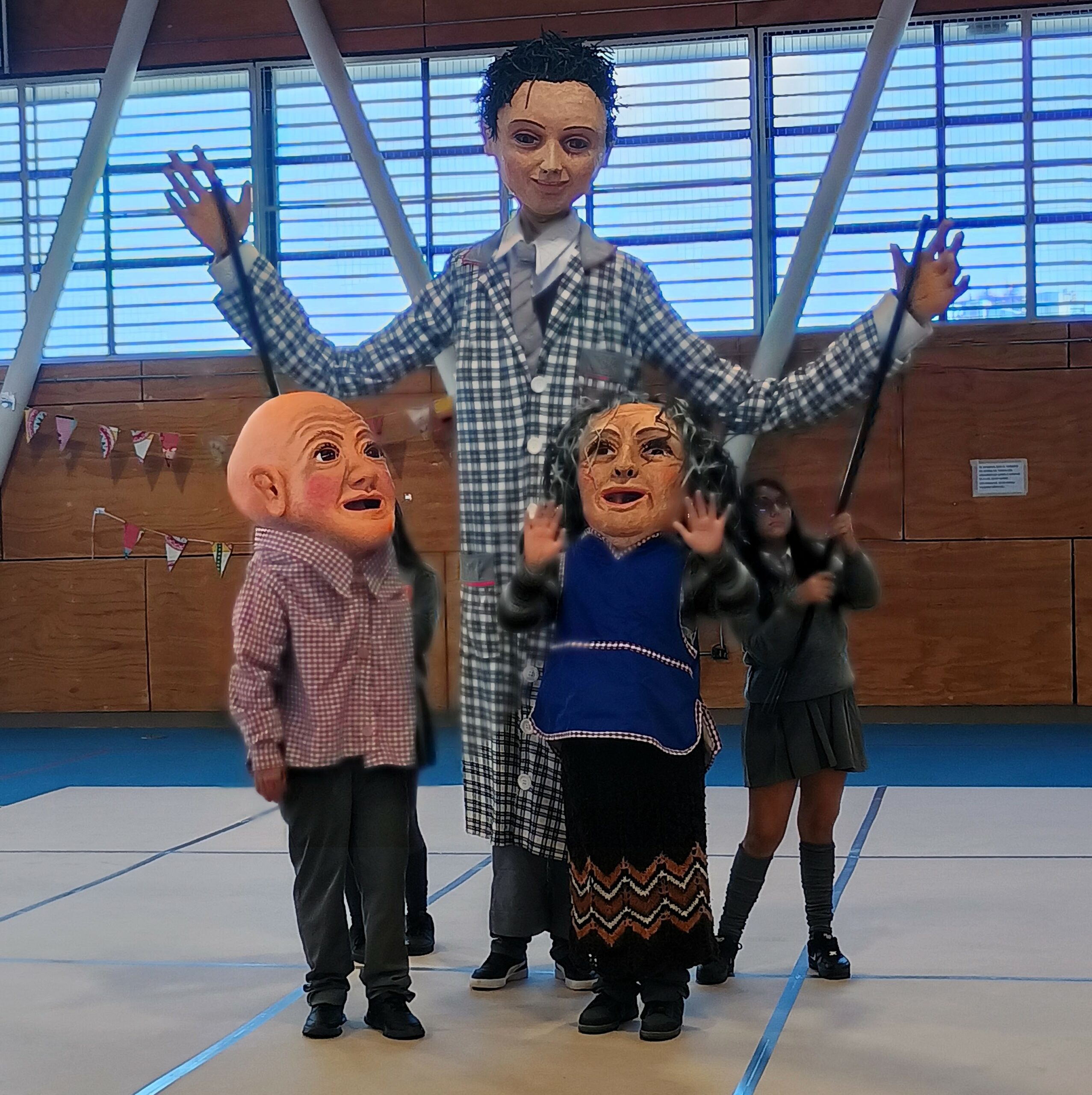 Marionetas gigantes y elencos escolares dieron inicio a la Semana de la Educación Artística 2026 en el Biobío