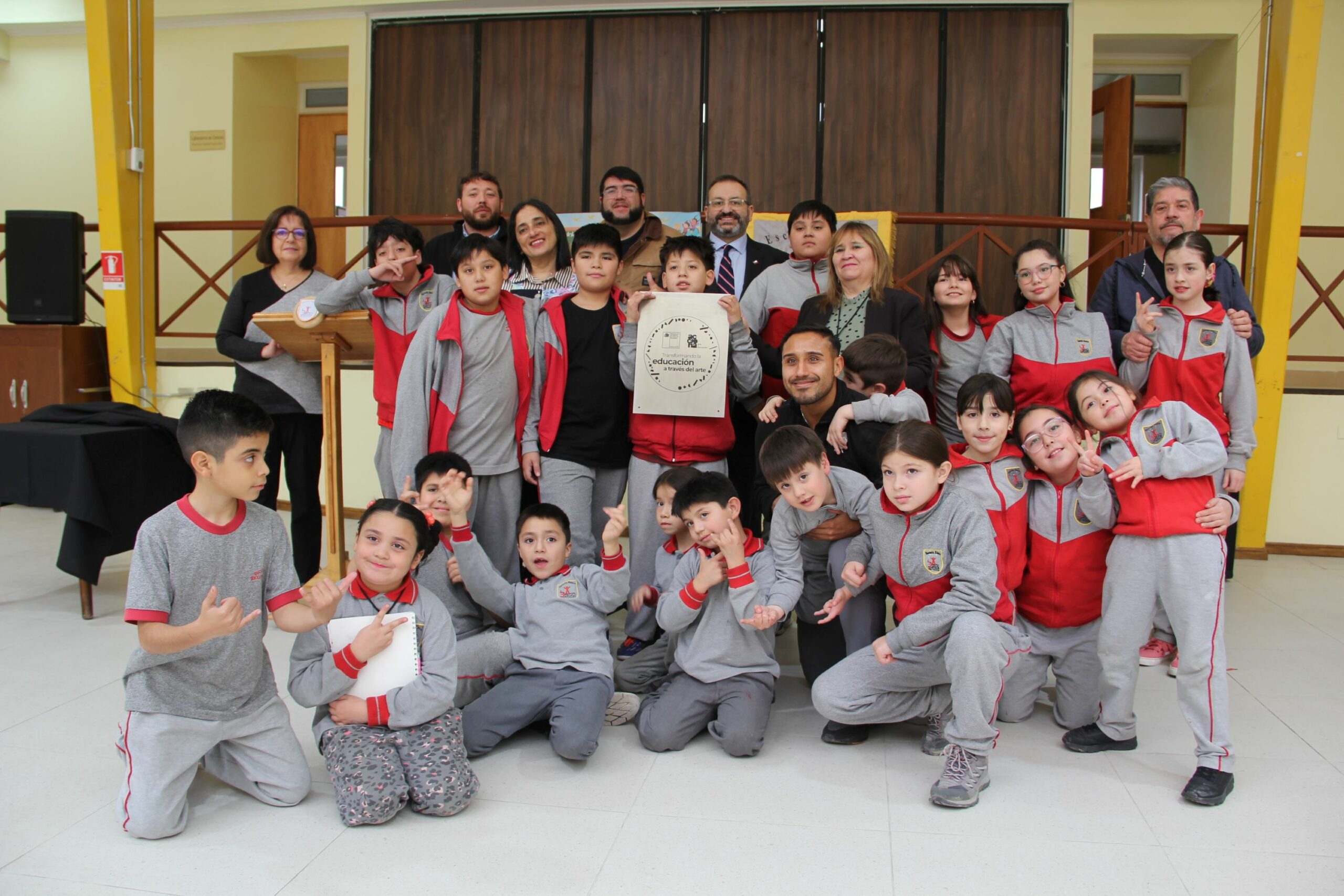 Escuela de Laguna Blanca recibe Sello Acciona