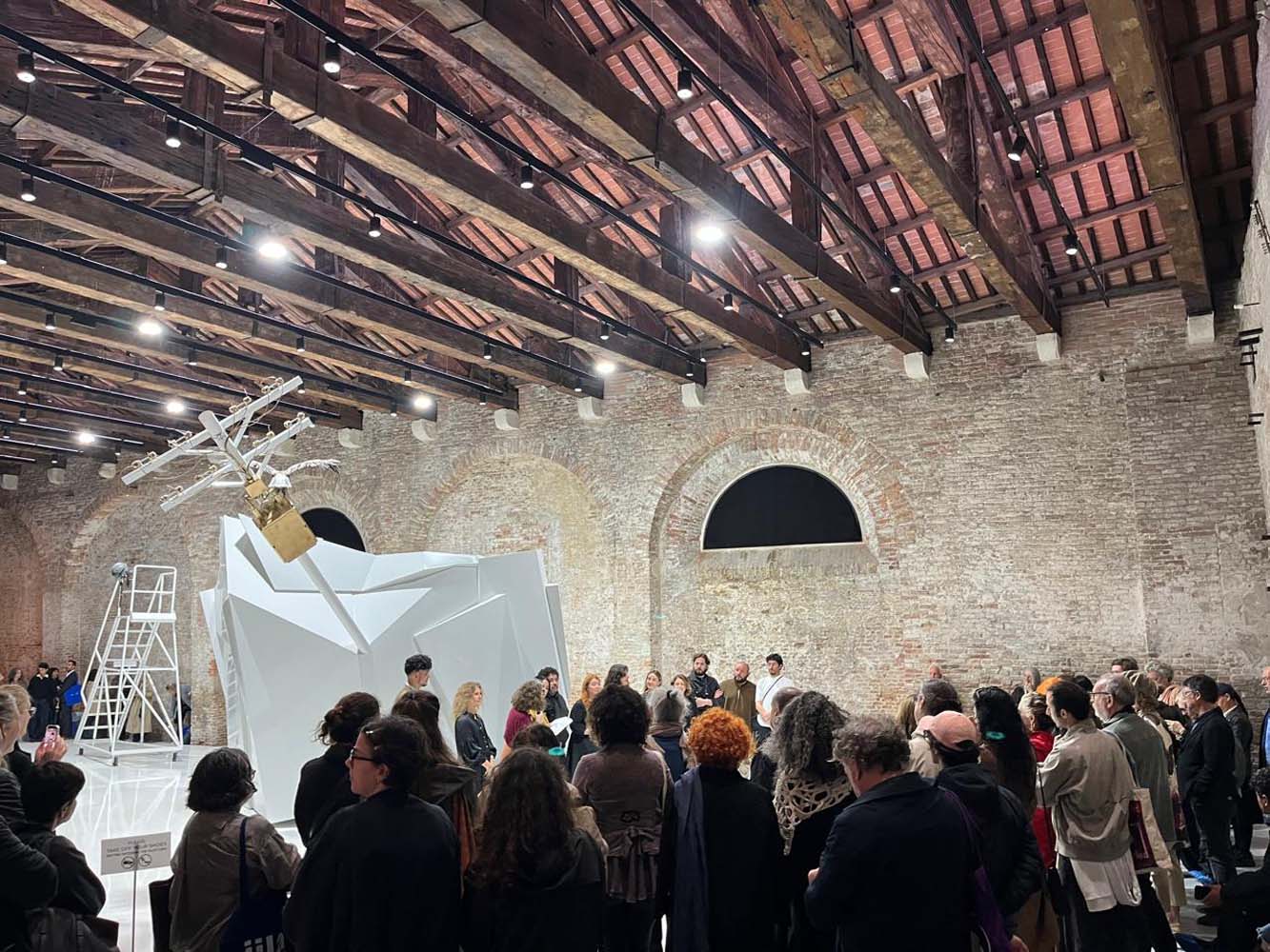 Entre aplausos Chile inaugura Pabellón “Inter-Reality” en la 61° Bienal de Venecia
