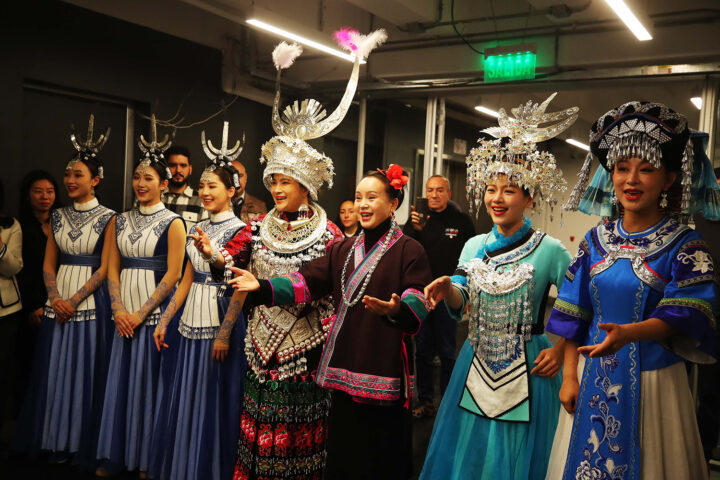 BAFONA y Compañía de Canto y Danza de Guizhou protagonizan jornada de intercambio cultural entre artistas de Chile y China