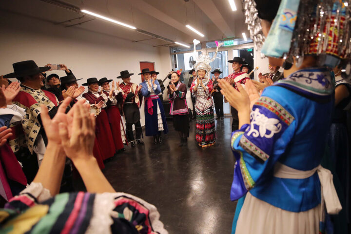 BAFONA y Compañía de Canto y Danza de Guizhou protagonizan jornada de intercambio cultural entre artistas de Chile y China