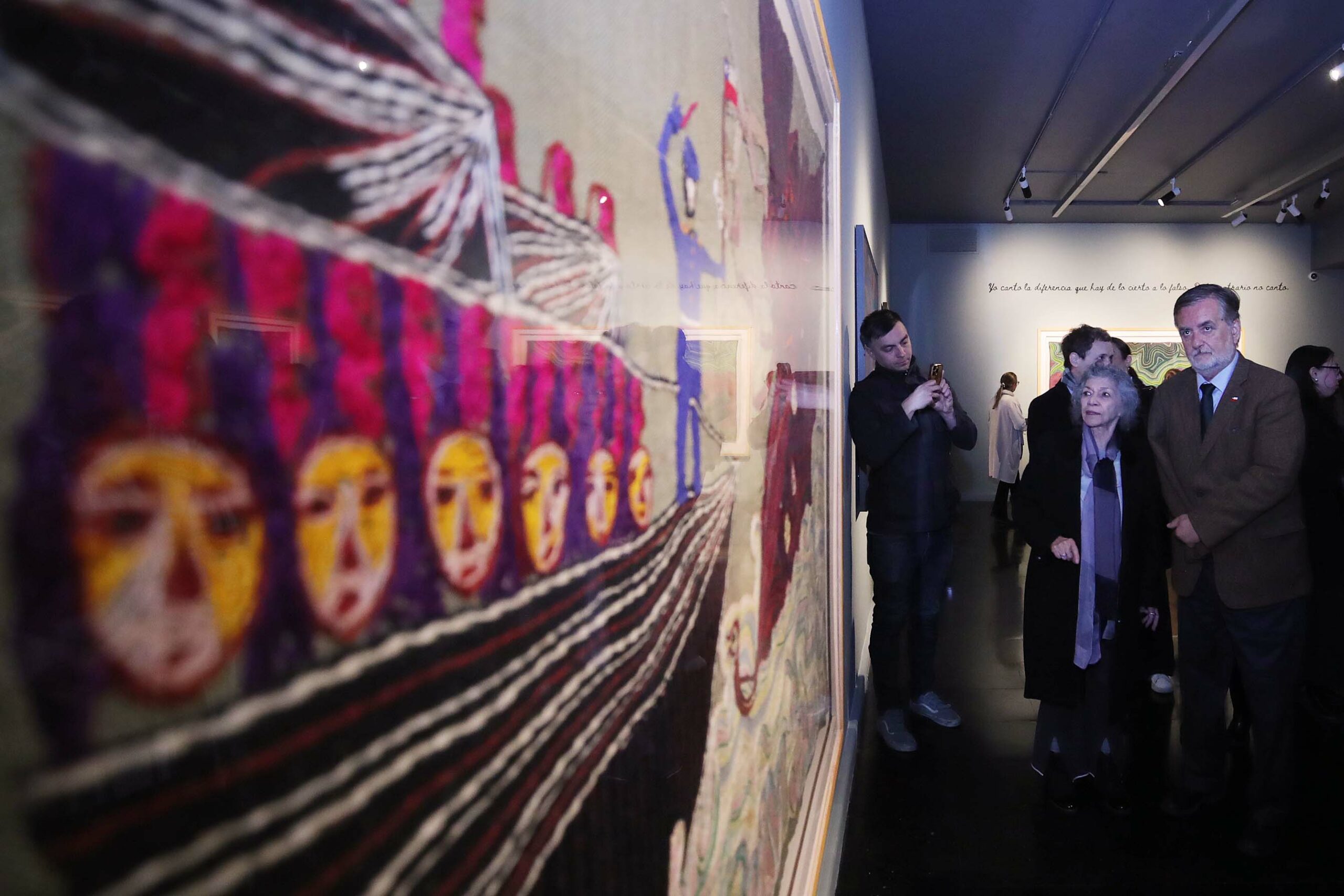 Obra de Violeta Parra llega a Lo Barnechea con exposición enfocada en su obra musical, plástica y literaria