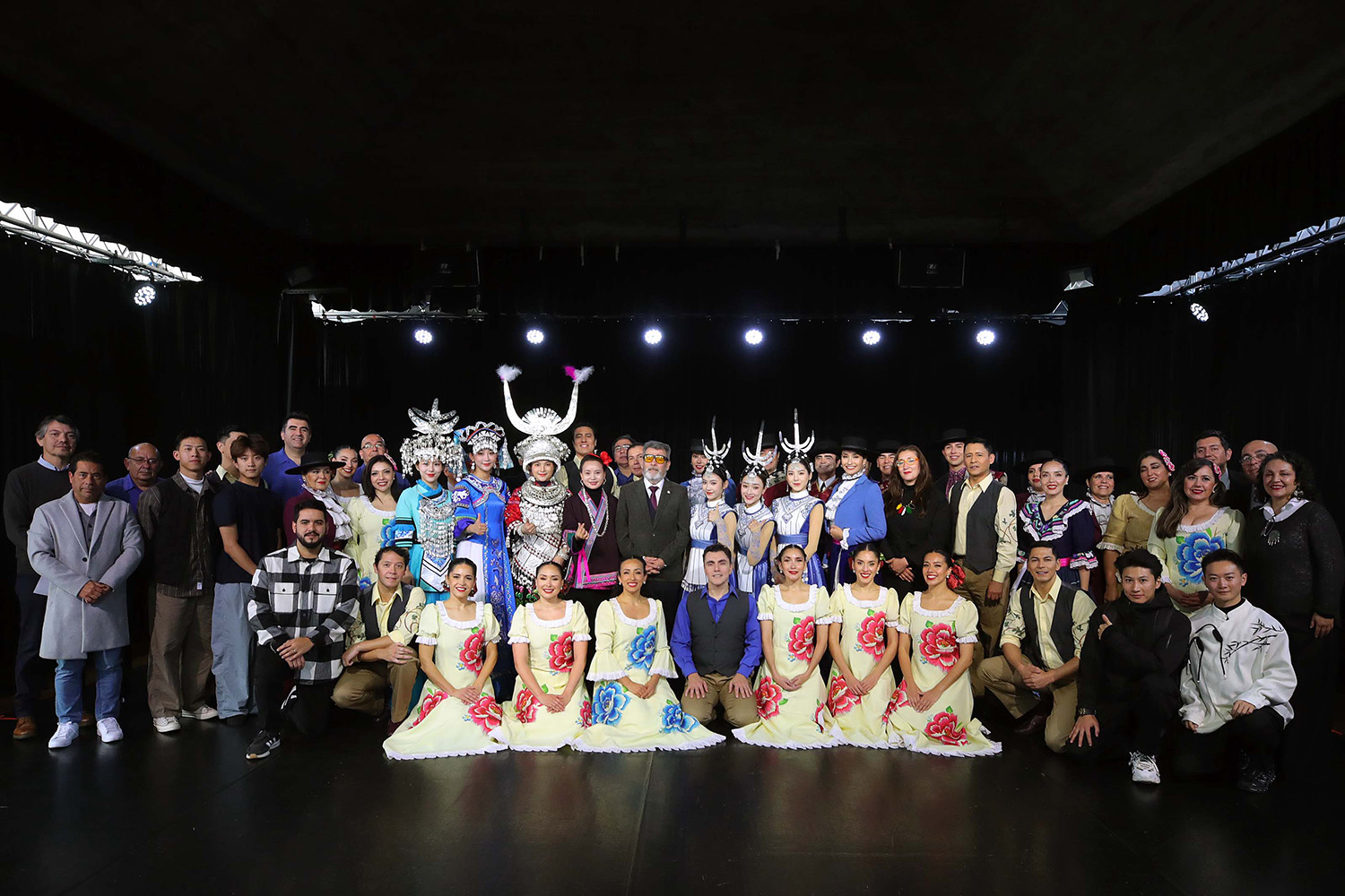 BAFONA y Compañía de Canto y Danza de Guizhou protagonizan jornada de intercambio cultural entre artistas de Chile y China