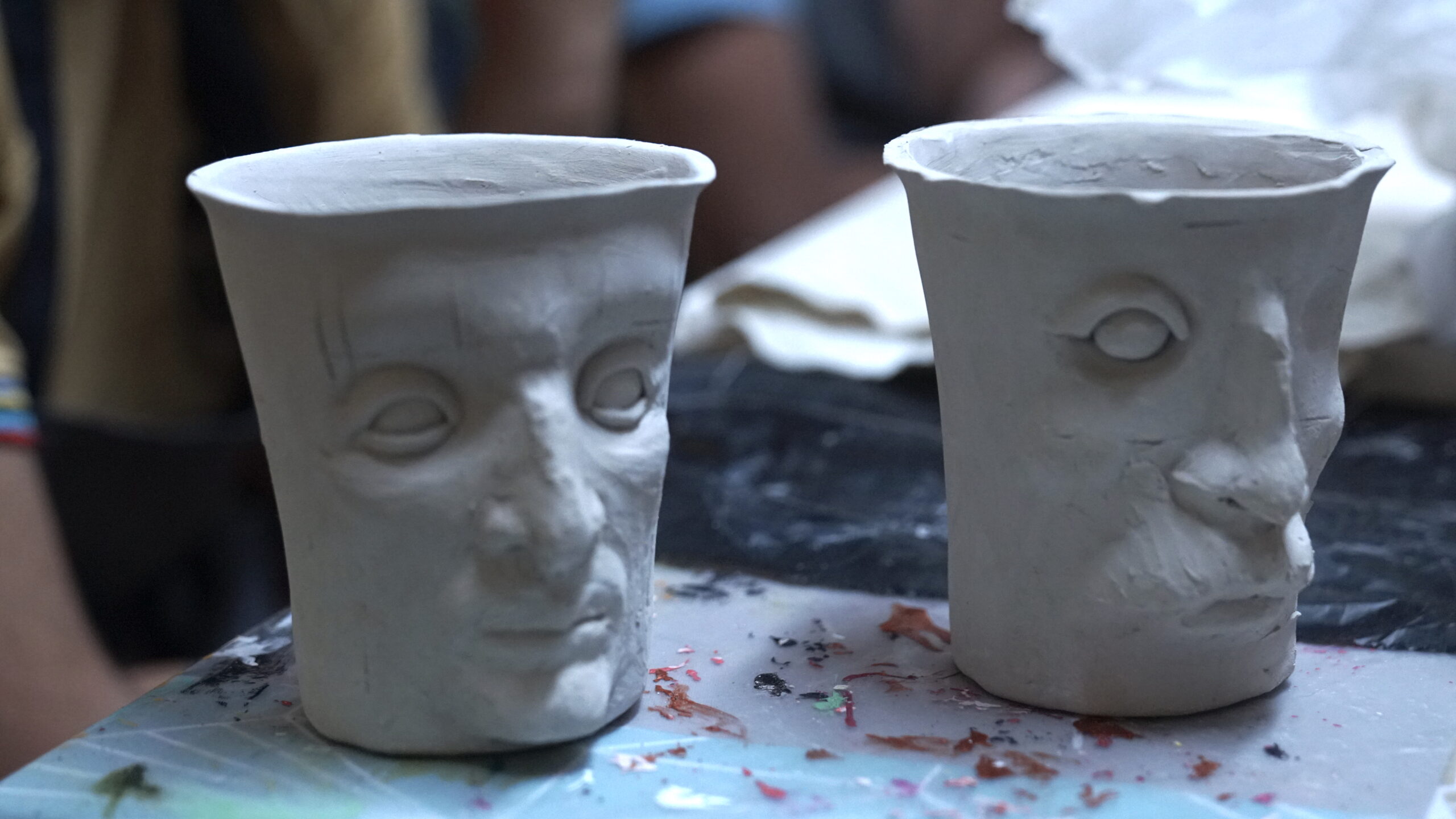 Jóvenes en proceso de reinserción realizan taller de cerámica ancestral