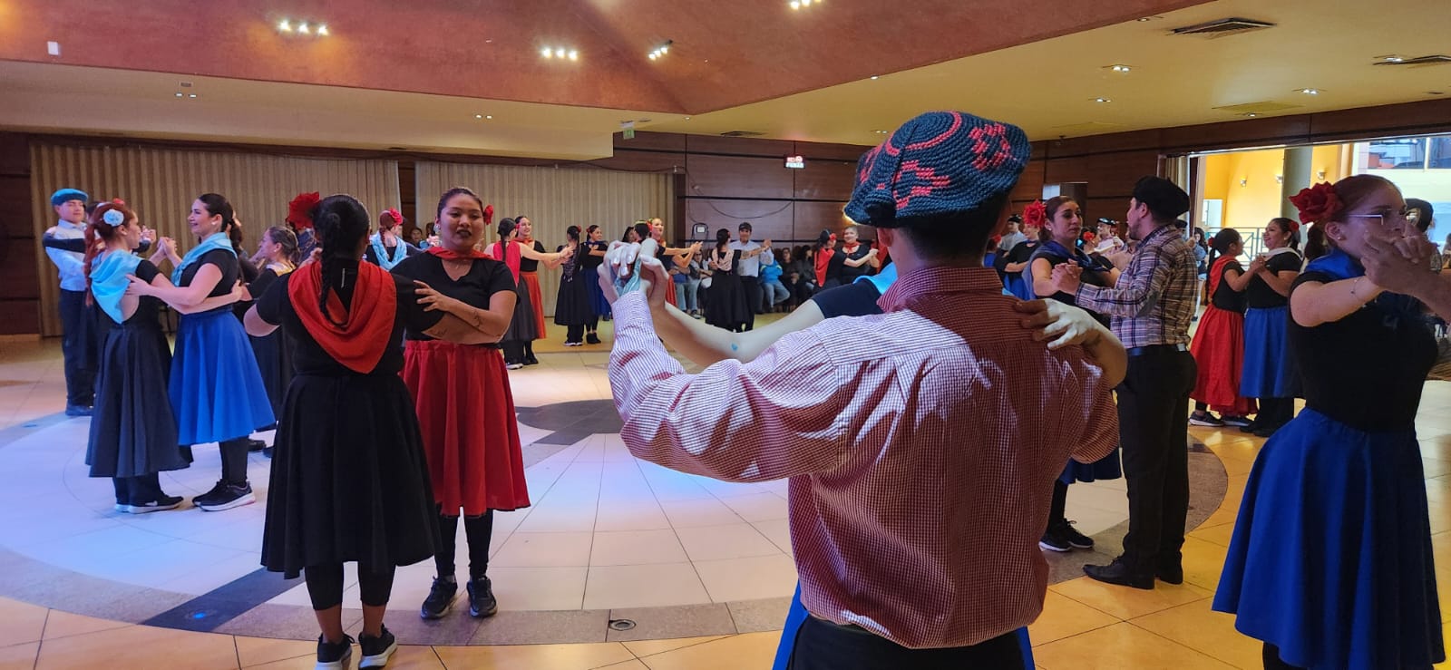Academia BAFONA dicta taller para más de 60 bailarines y músicos en Arica