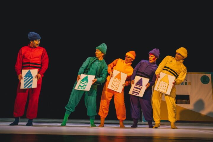 Obra familiar “Rojo: la historia de un crayón” se presentará en la Casa de la Cultura de Yumbel