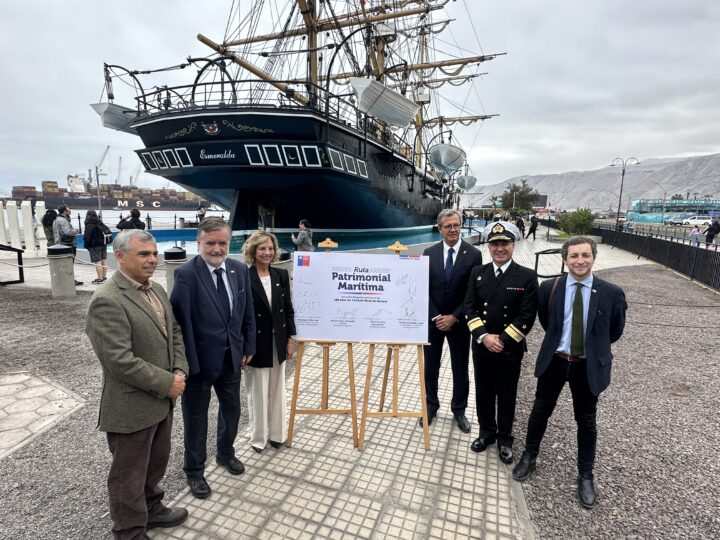 Ministro de las Culturas llega a Tarapacá y firma compromiso regional para conmemorar los 150 años del Combate Naval de Iquique