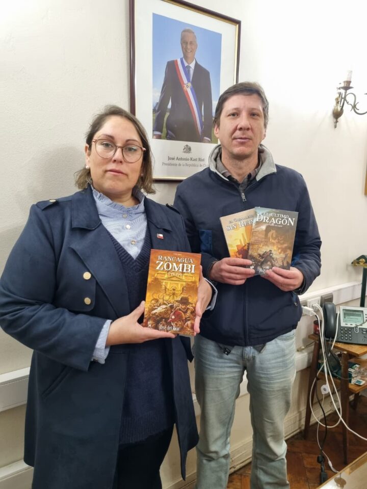 Seremi de Culturas destacó al escritor de Rancagua Zombi