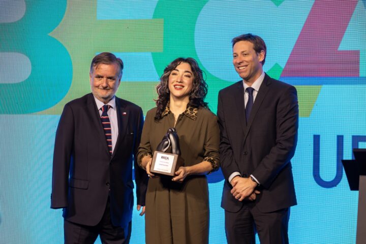 Ministro Undurraga asiste a la ceremonia de premiación de la Beca CCU + URRA 2026