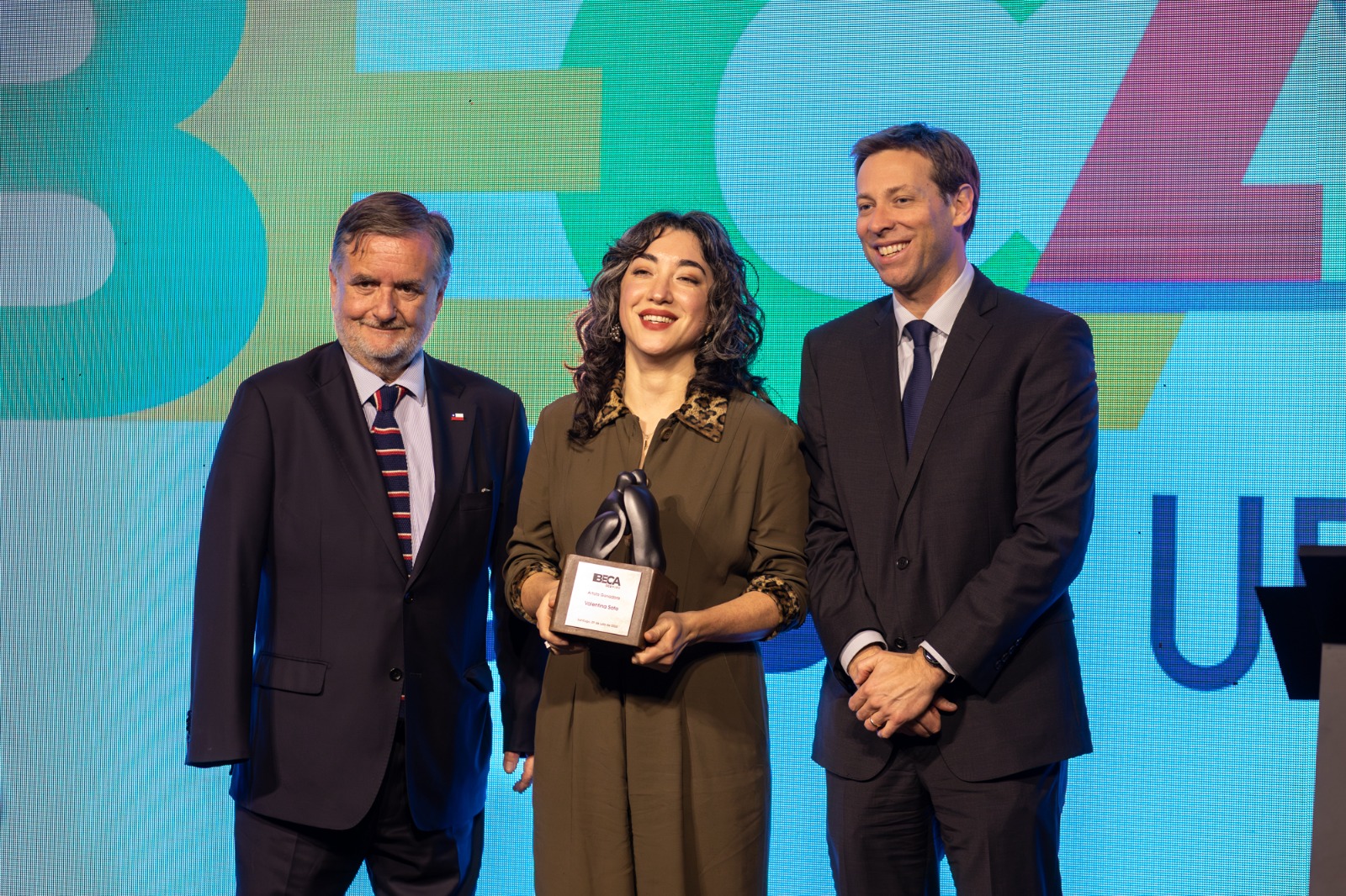 Ministro Undurraga asiste a la ceremonia de premiación de la Beca CCU + URRA 2026