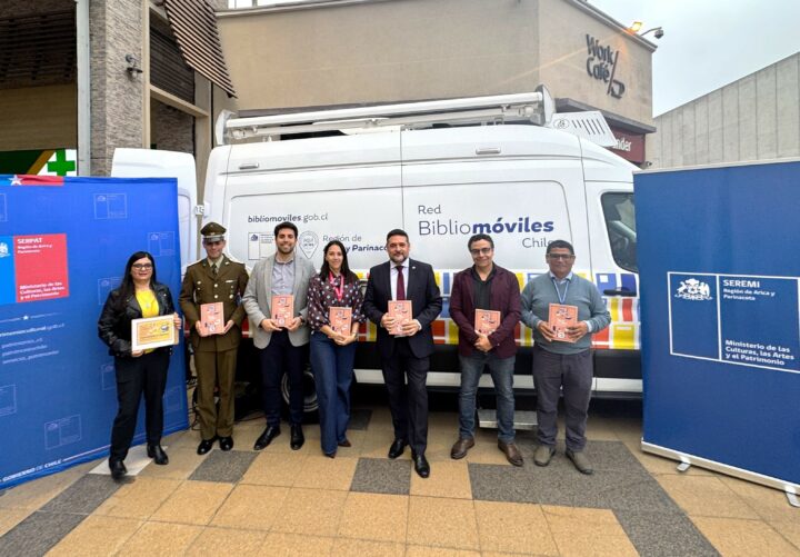 Bibliomóvil comienza su recorrido en Arica y Parinacota