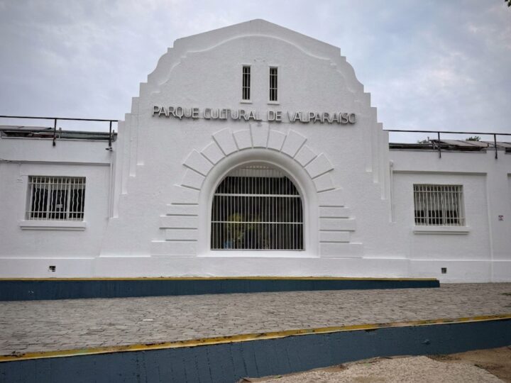 En Valparaíso ponen en valor fachada de un Monumento Nacional