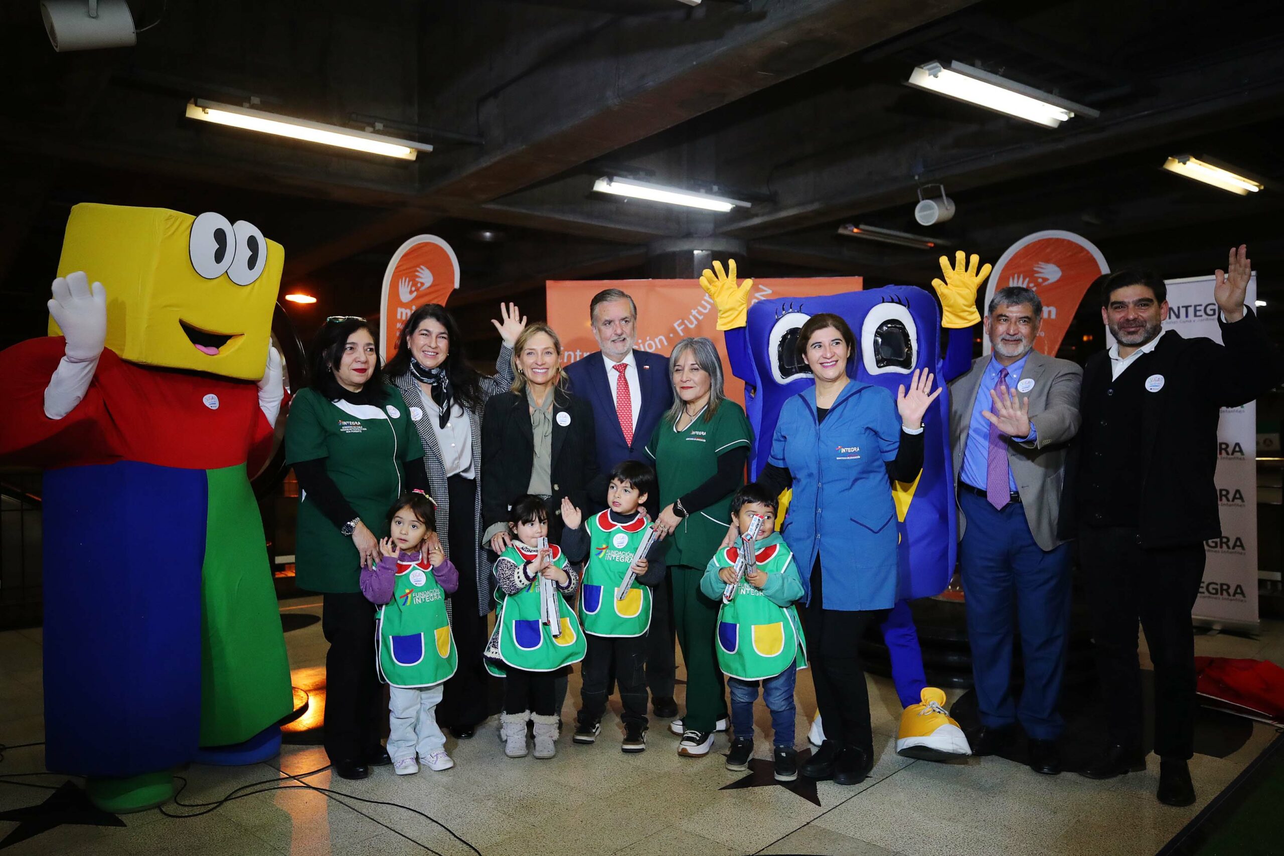 Ministro de las Culturas asiste a lanzamiento de programación especial para conmemorar el día del niño