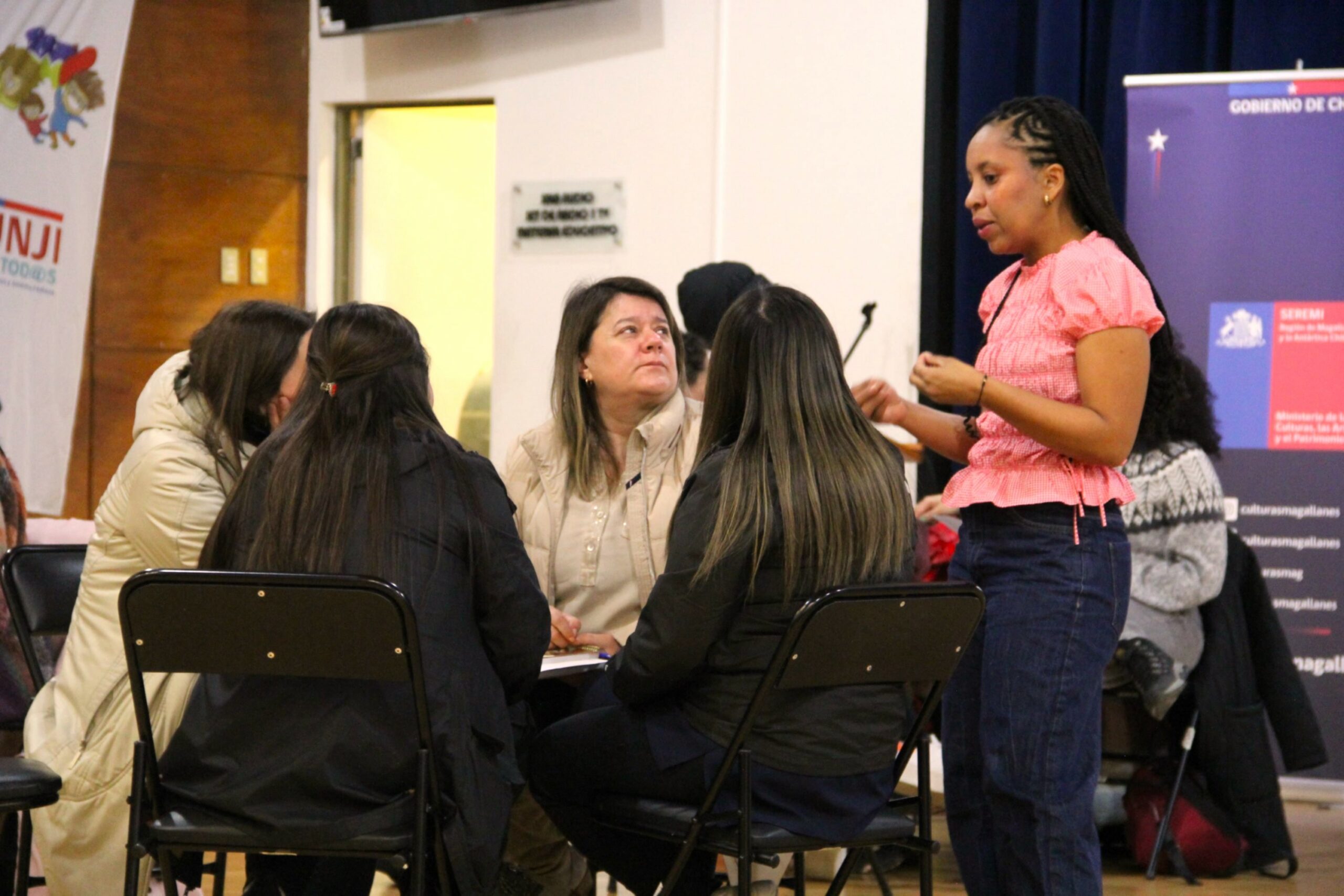 Realizan taller que impulsa la educación intercultural y antirracista en Punta Arenas