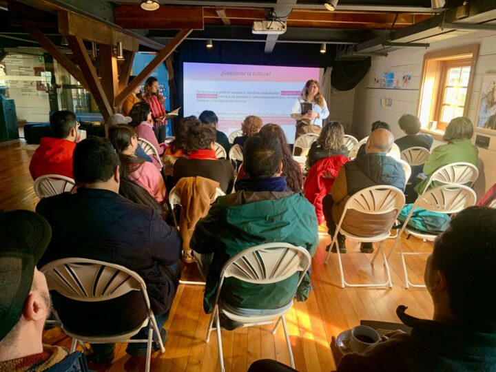 Puerto Varas acoge jornada de formación sobre gestión cultural para comunidades educativas