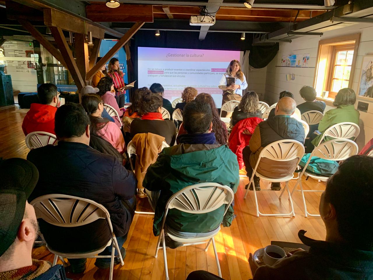 Puerto Varas acoge jornada de formación sobre gestión cultural para comunidades educativas