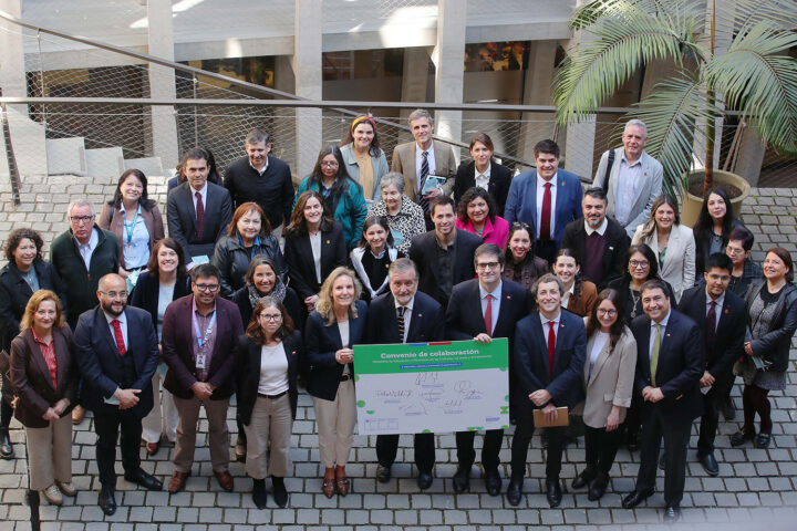 Ministerio de las Culturas y Ministerio de Educación fortalecen trabajo conjunto en educación patrimonial con lanzamiento de nuevo Sello y firma de convenio