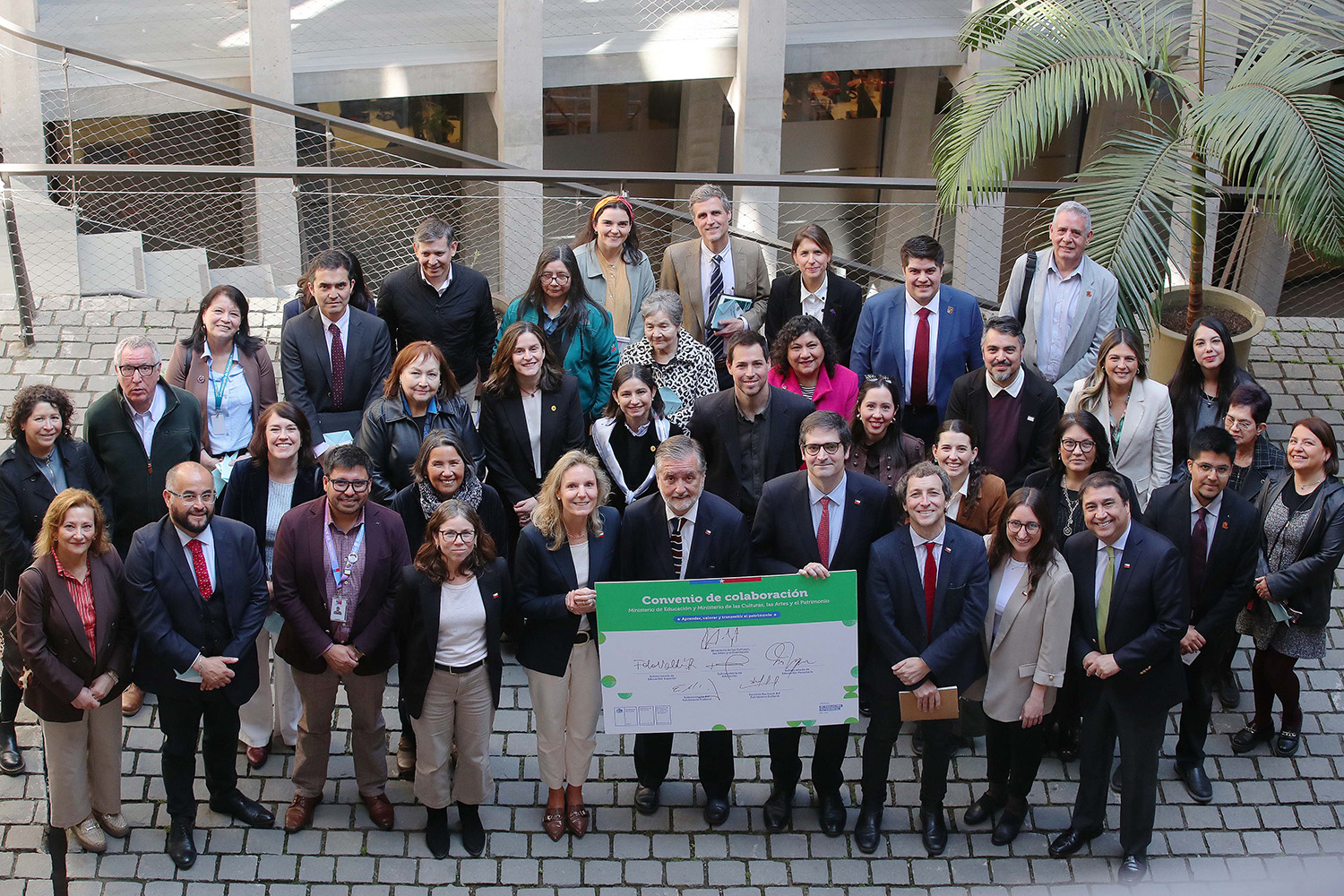 Ministerio de las Culturas y Ministerio de Educación fortalecen trabajo conjunto en educación patrimonial con lanzamiento de nuevo Sello y firma de convenio