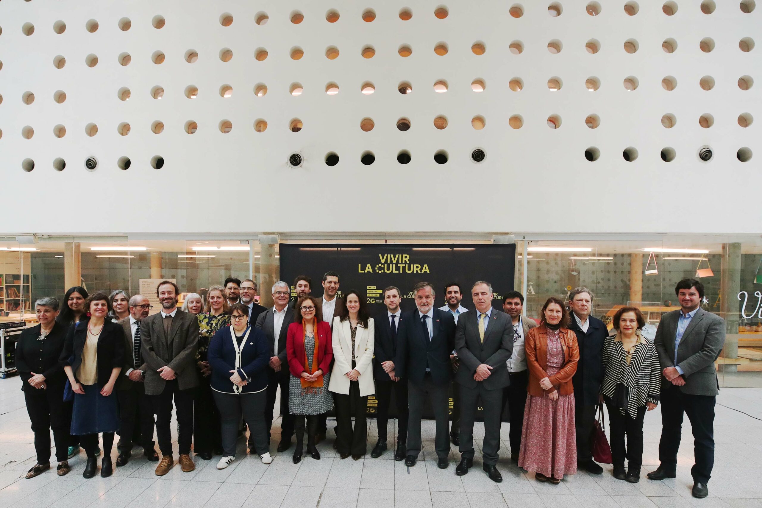 Ministro de las Culturas encabeza despedida a la delegación chilena que participará en la Feria del Libro de Frankfurt 2026