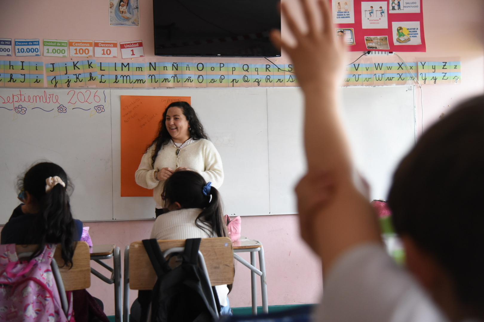 Culturas Aysén recorre escuelas rurales presentando nueva herramienta pedagógica