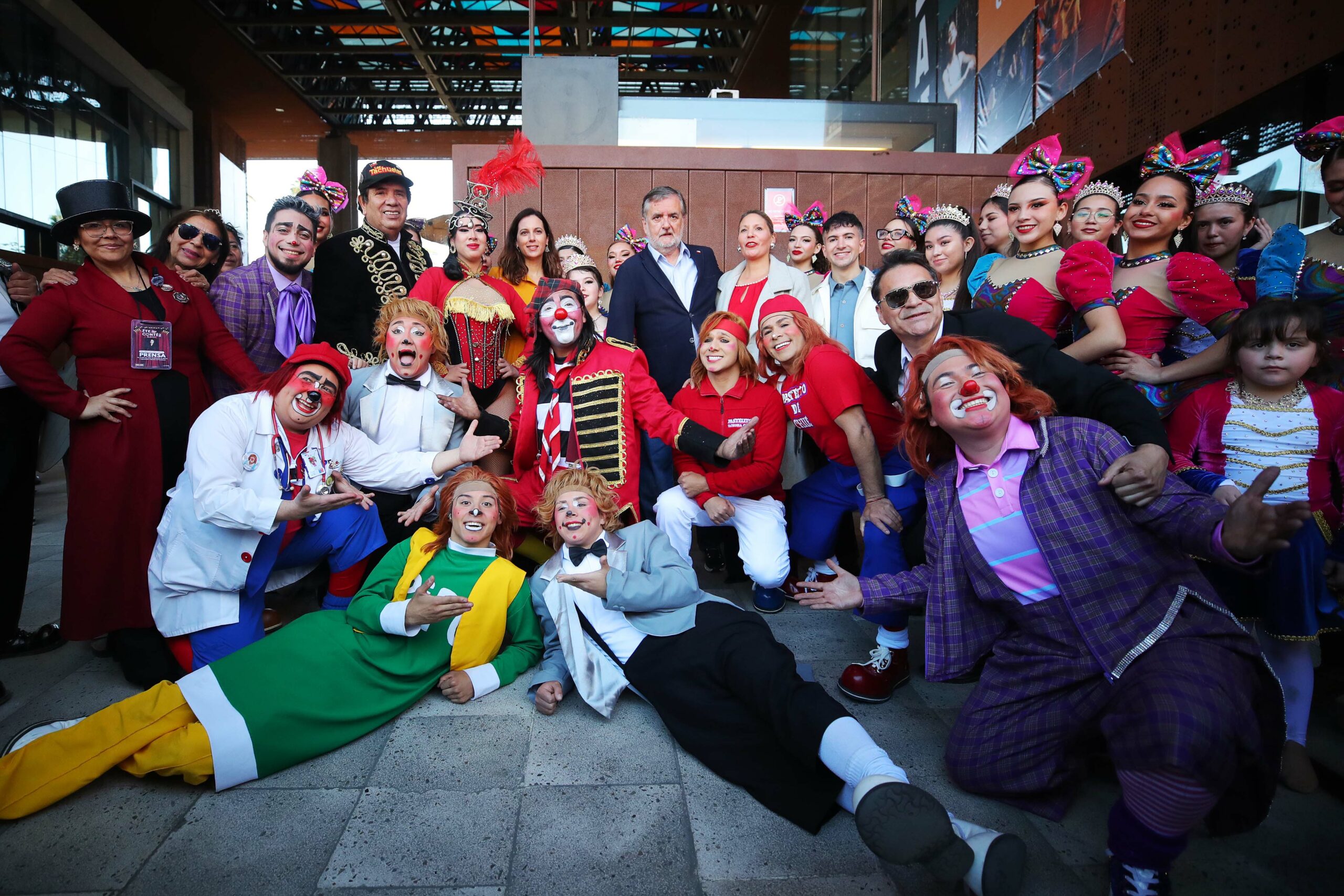 Caravana por las calles y reconocimiento póstumo al payaso “Cucharita” fueron parte del Día Nacional del Circo 2026