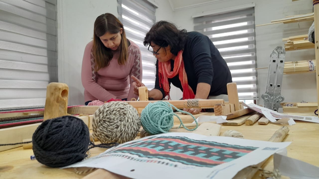 Vecinas y vecinos de Valdivia, Paillaco y La Unión accedieron a oficios y talleres en Barrios Culturales