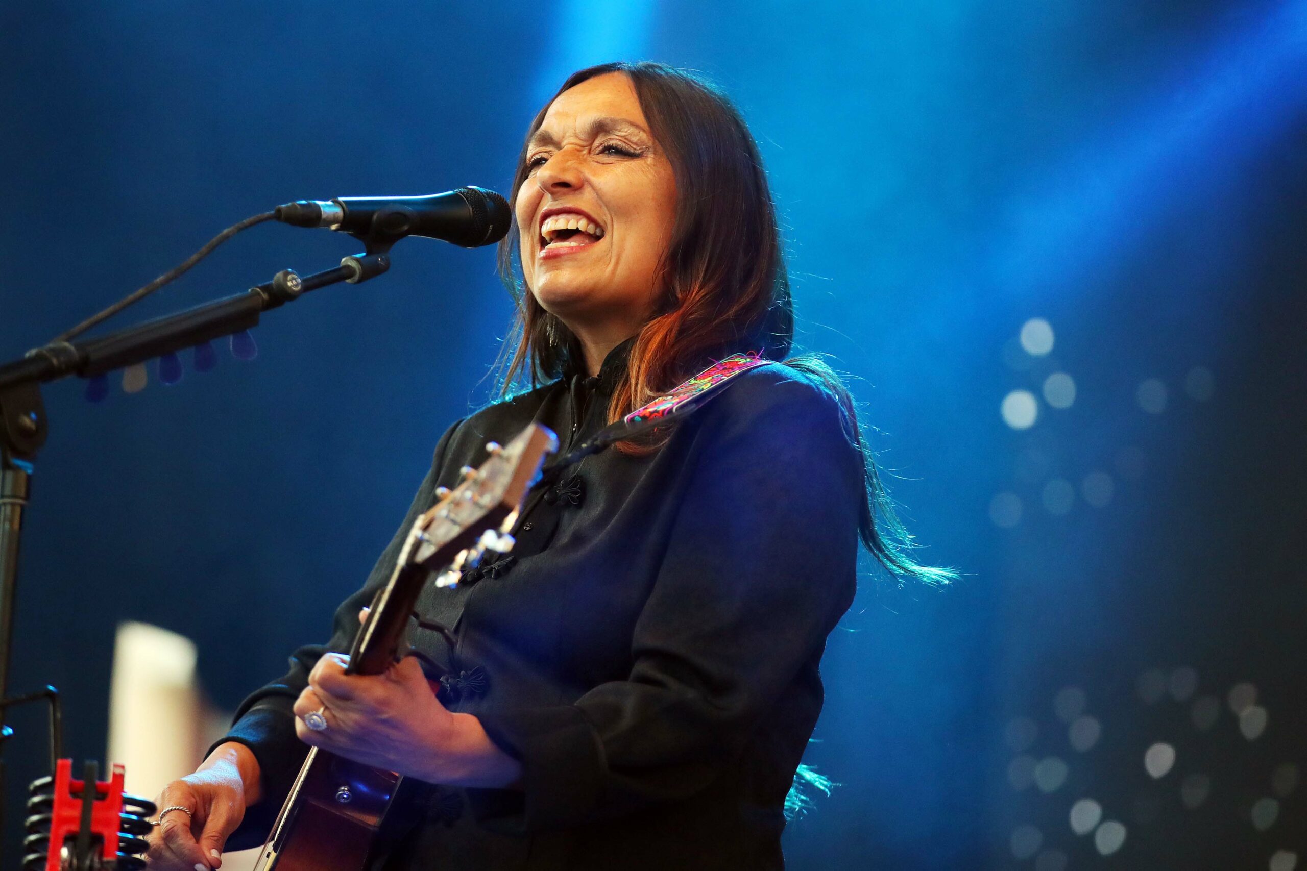 Más de mil personas disfrutaron este sábado del concierto de Javiera Parra que cerró el Día de la Música Chilena 2026