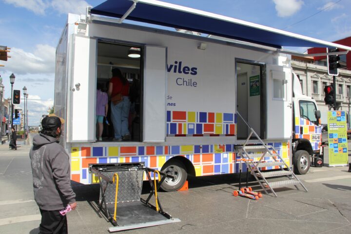 Magallanes estrena moderno Bibliomóvil