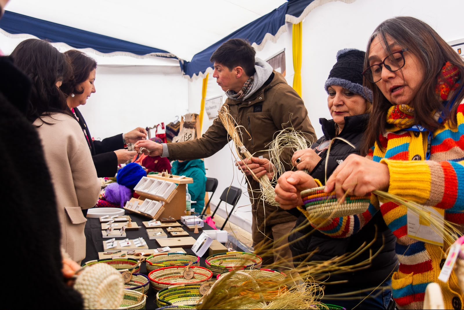 Seleccionan a 15 artesanos de la Región del Biobío para ser parte de la primera feria “Biobío: La última frontera y su artesanía”