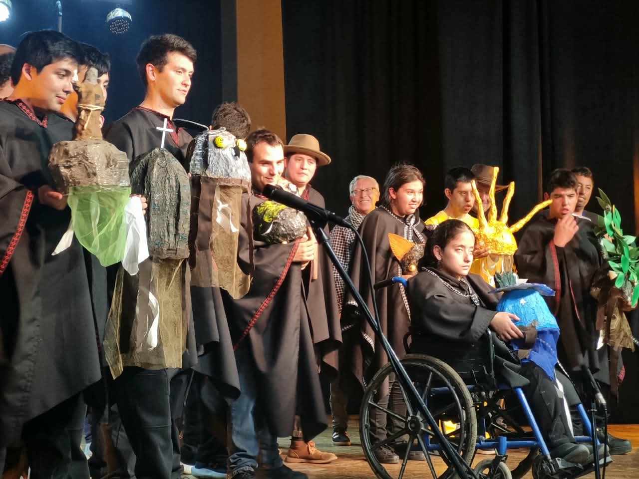 Con pasacalle cultural se dio inicio al 35° Encuentro Regional de Teatro Escolar en Pichilemu