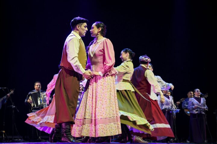 Ballet Folklórico Nacional se suma a aniversario regional con gira por cuatro comunas de Los Ríos