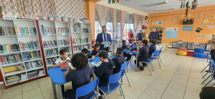 Escritores visitarán colegios de Arica y Parinacota para dialogar con estudiantes sobre su obra