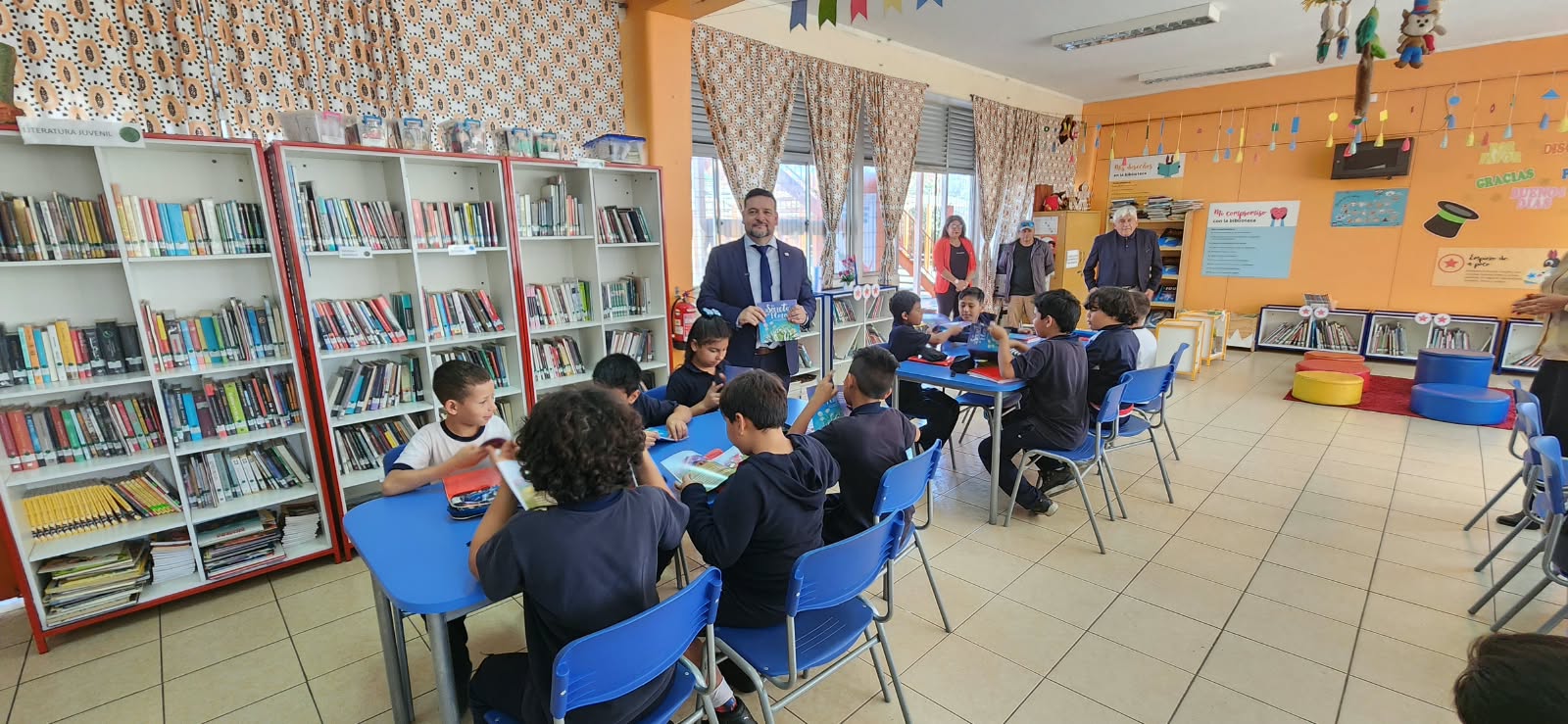 Escritores visitarán colegios de Arica y Parinacota para dialogar con estudiantes sobre su obra